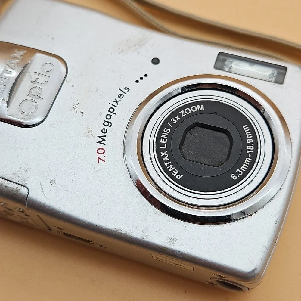 Pentax Optio M20 7.0MP Digital Camera Silver UNTESTED AS IS FOR PARTS